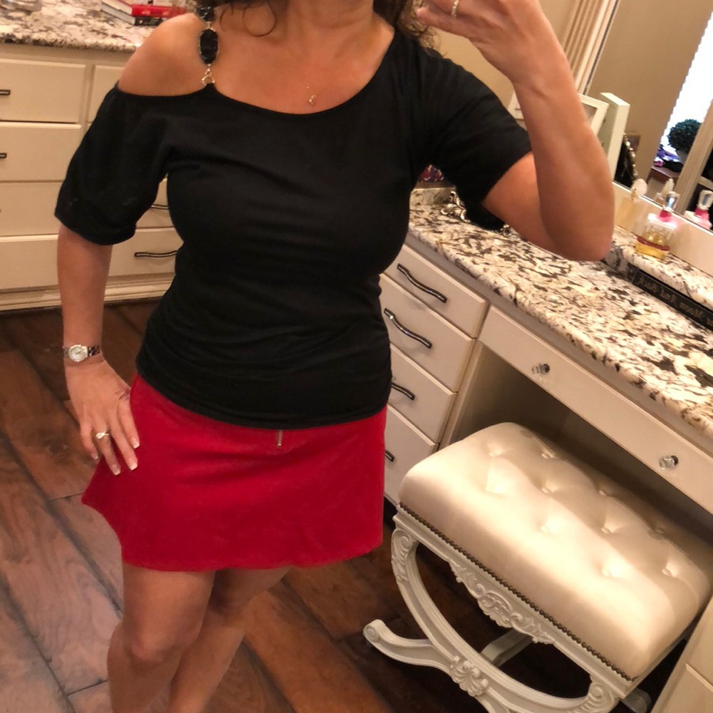 Sexy black top!